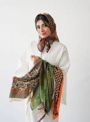 لباس زیر زنانه و تیشرت